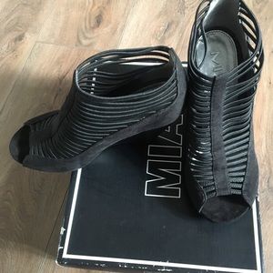 Black strappy Wedge M.I.A
